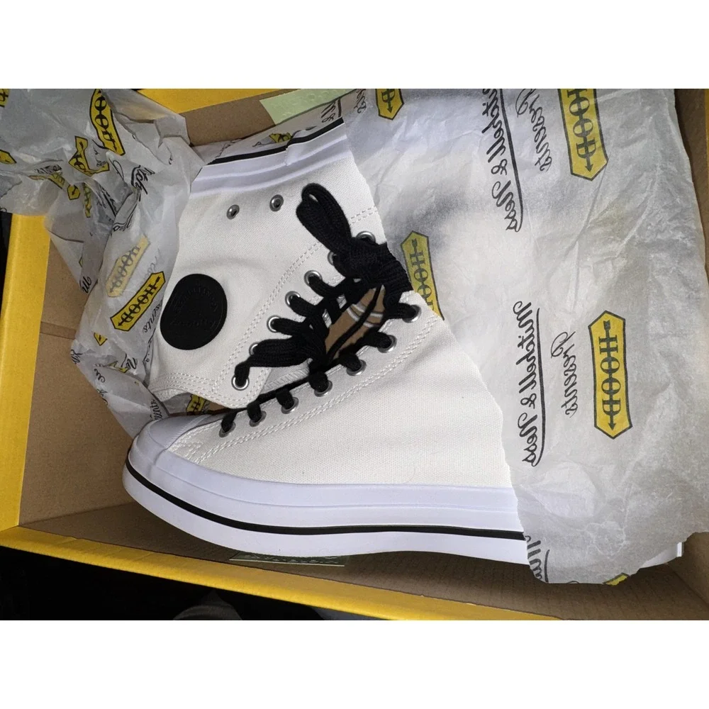 Mitchell & Ness Hood Conference 55 HC High Top Off-White Lace Basketball Sneaker